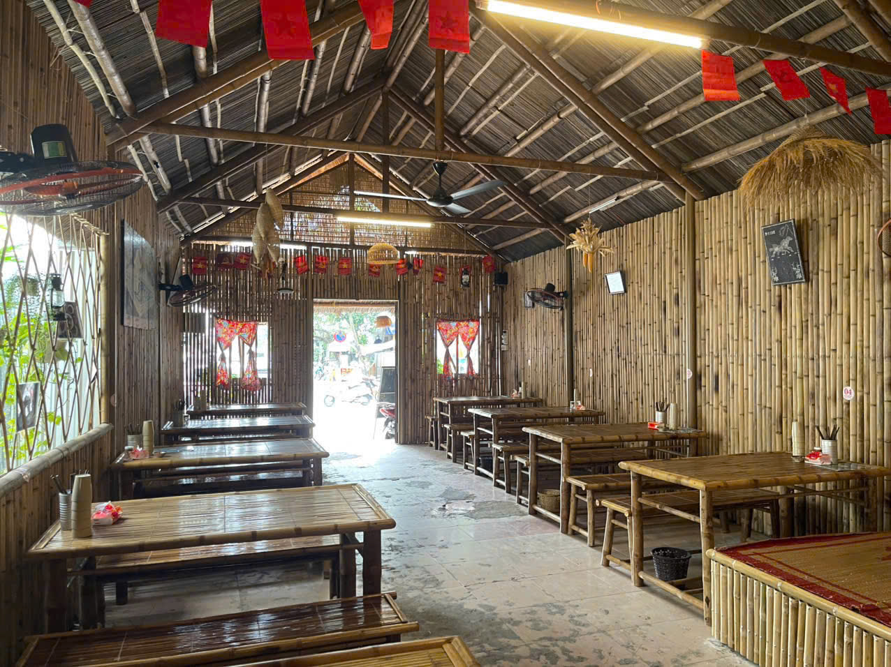 Không gian bên trong nhà