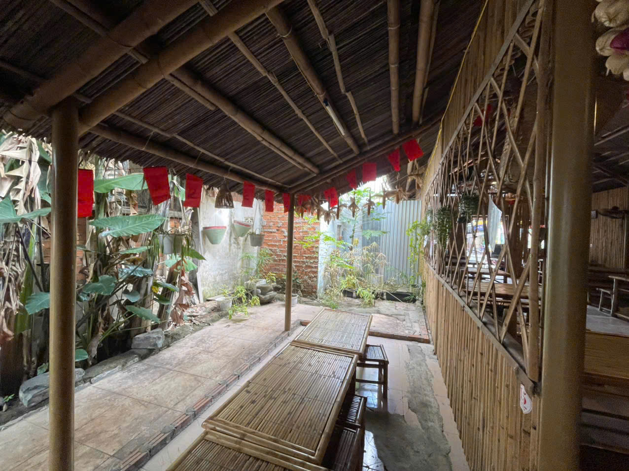 Sân trong nhà